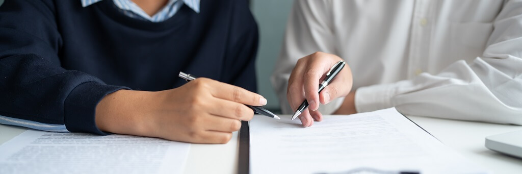 Pregled i potpisivanje pravnog ugovora o poklonu