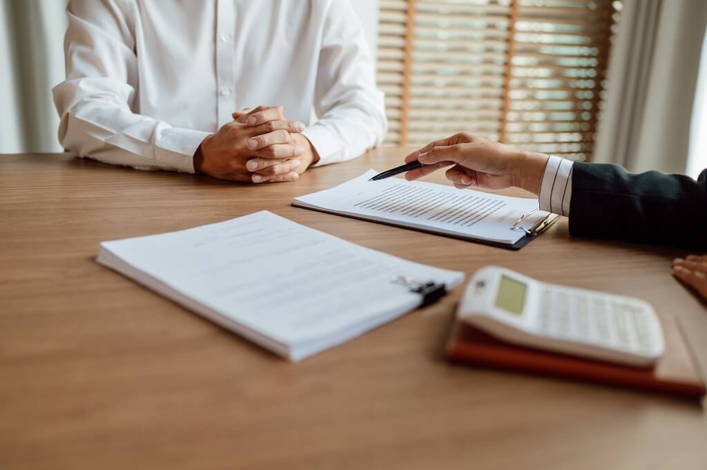 Potpisivanje ugovora o delu između naručioca i izvršioca za konkretan posao